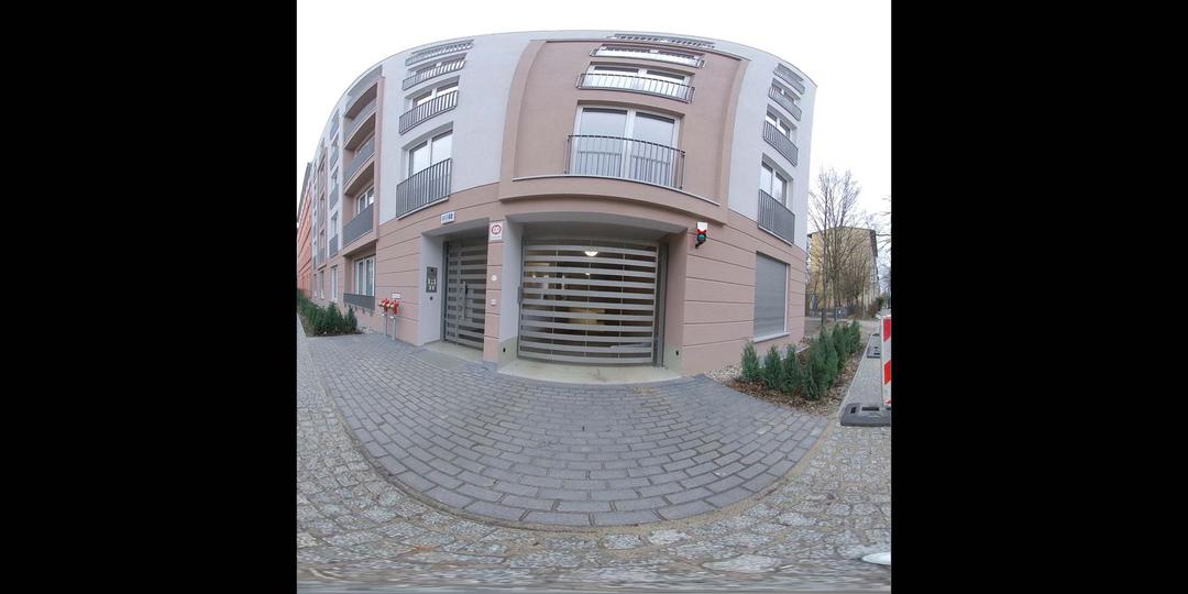 px9v0efRw-1726133120349.jpg